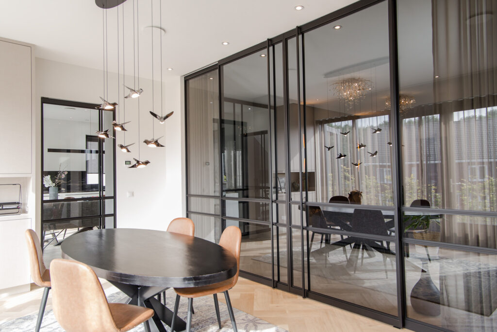 Taatsdeuren, schuifdeuren en vaste panelen in Eindhoven HAL52 Metaaldesign